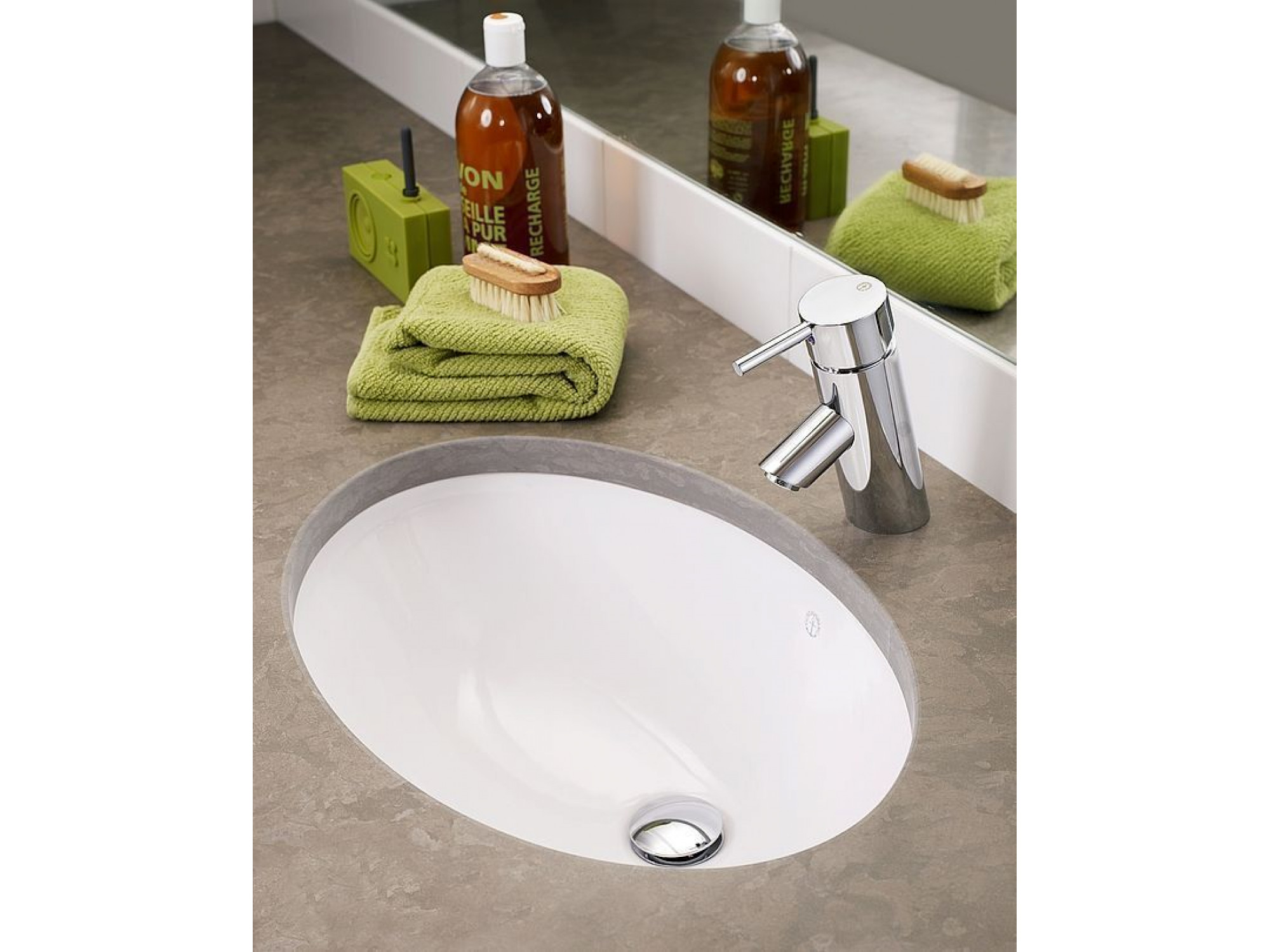 Lavoarul încorporat nu este doar elegant dar și convenabil.