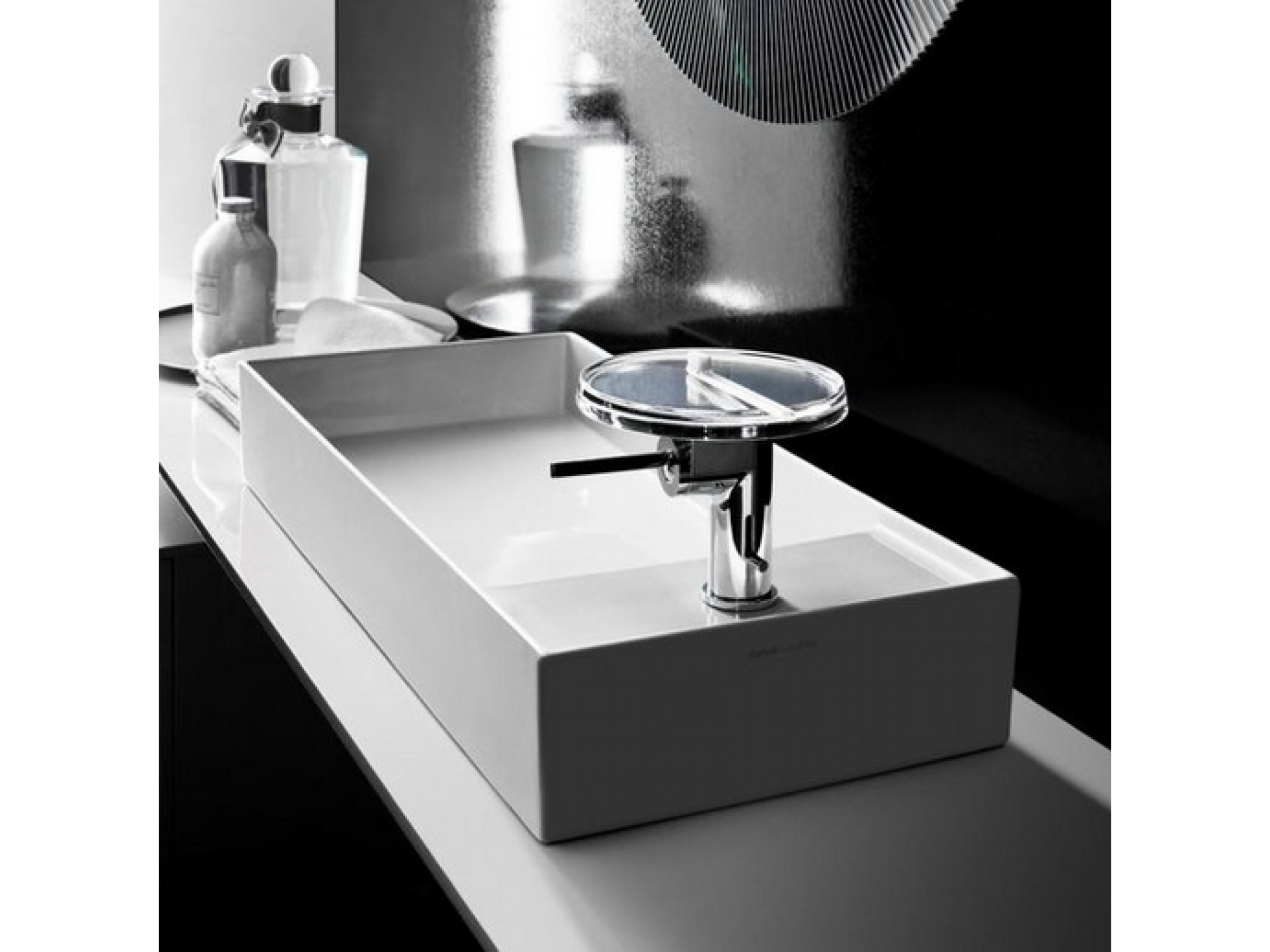 Раковина Laufen Kartell 75x35cm белая H8123320001111